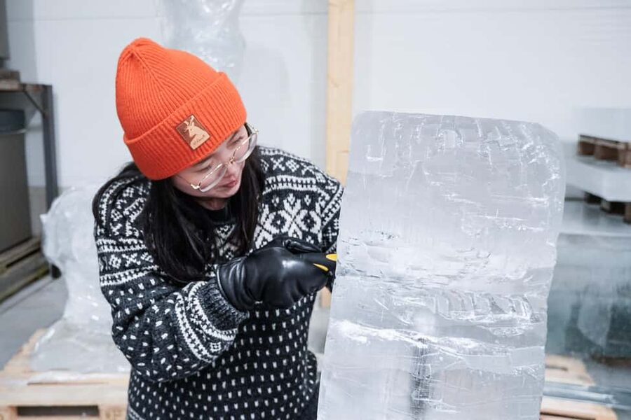 Rovaniemi: Ice sculpting experience with Transfers - The Ice Bar and pro ice sculptures that set your expectations