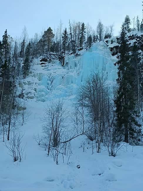 Rovaniemi: Korouoma Wilderness Café’s Icefall Tour and Lunch - Snacks and Hot Currant Juice Inside the Canyon
