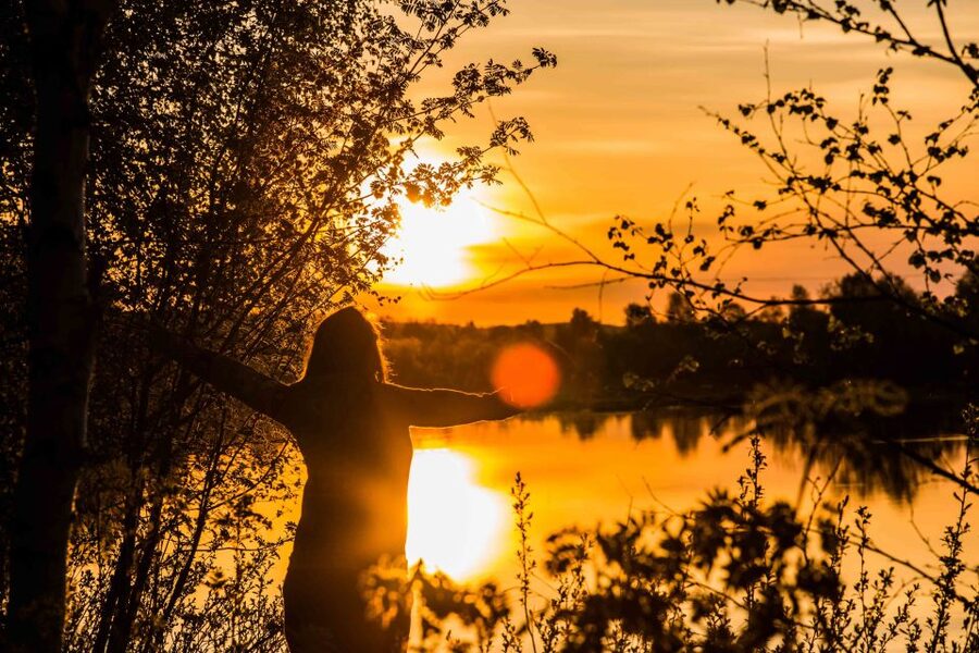 Rovaniemi: Midnight Sun Photography Tour - Stop Two: The Longer Hike, Camp Activities, and BBQ Under the Long Night