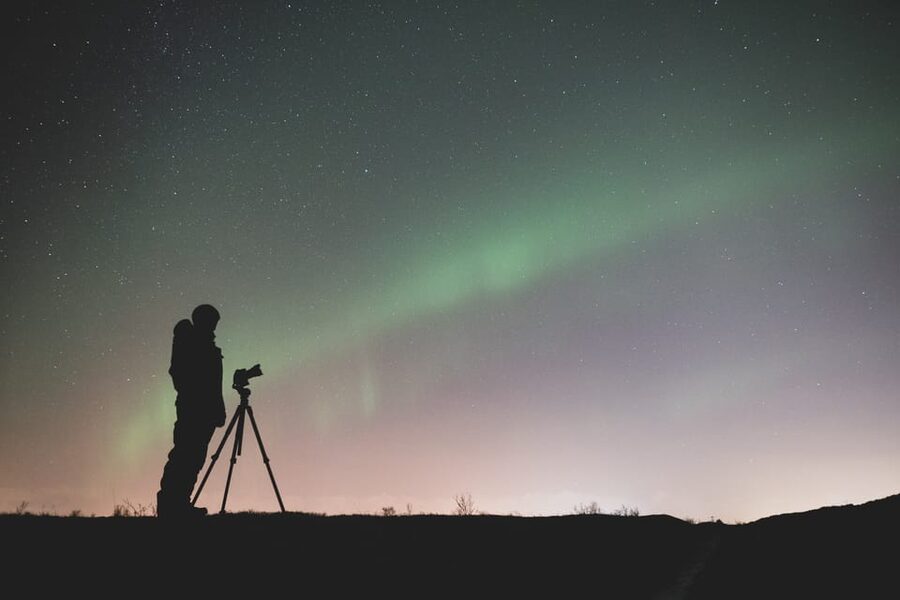 Rovaniemi: Northern Light Hunt Tour with ProCamera - Pro Camera Coaching: Full-Frame Sony and Tripods for Aurora Photos