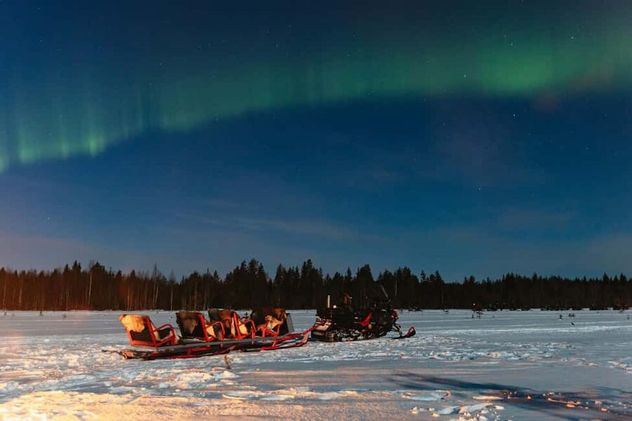 Rovaniemi: Northern Lights Family-Friendly Snowmobile Safari - Snowmobile driving vs the kids’ sleigh: the family setup