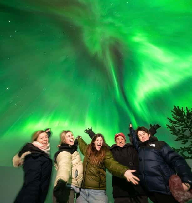 Rovaniemi: Northern Lights Family Tour with Photographer - The photo part: unlimited DSLR shots, with real guidance