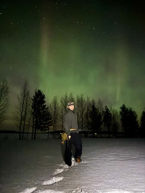 Rovaniemi:Northern Lights Hunt in Lapland Wilderness - The viewing stop: crisp air, swirling green, pink, and purple