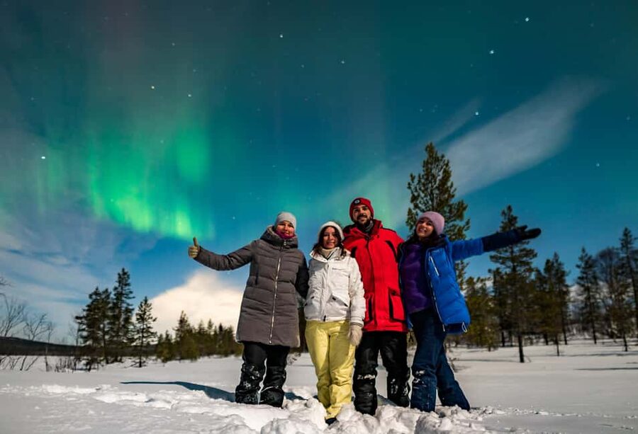 Rovaniemi: Northern Lights Hunt with Sausages and Hot Drinks - Who this tour suits best in Rovaniemi