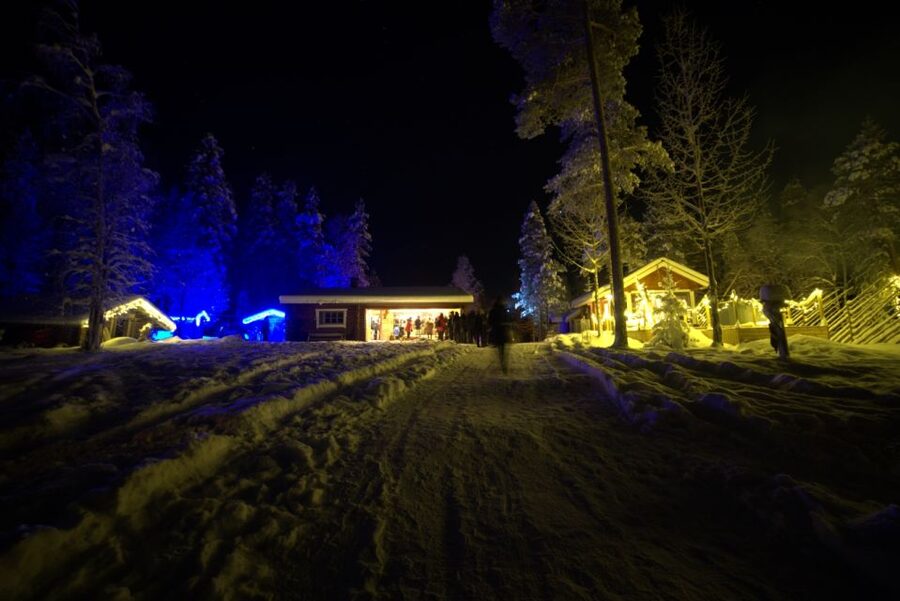Rovaniemi: Northern Lights Hunting in Lappish old cottage - From Rovaniemi to real darkness in 3 hours