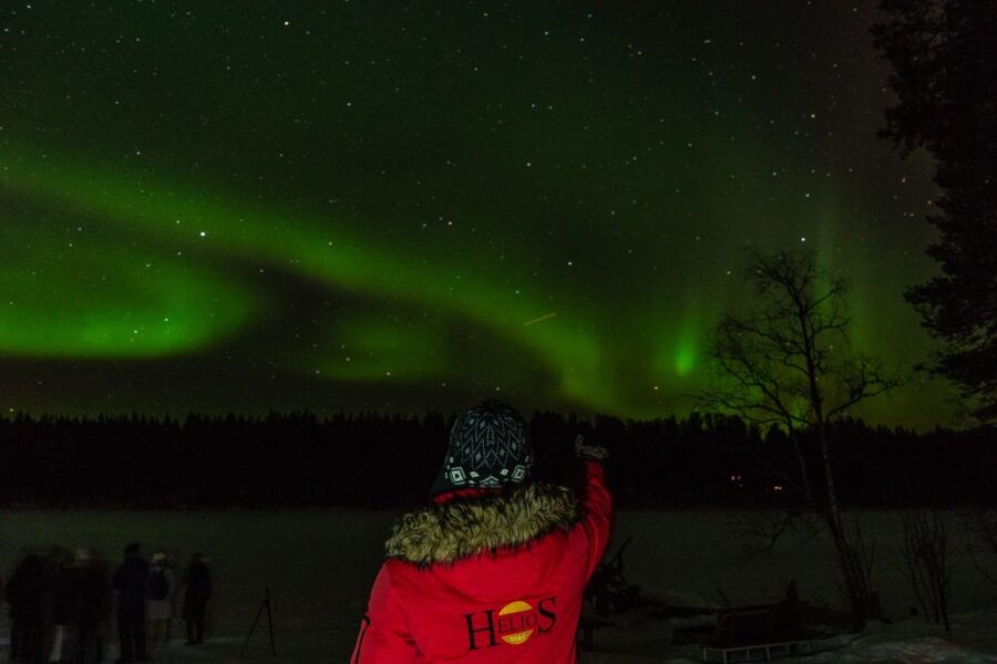 Rovaniemi: Northern Lights Hunting in Lappish old cottage - The open-fire BBQ in Lapland: Lappish sausages and hot breaks