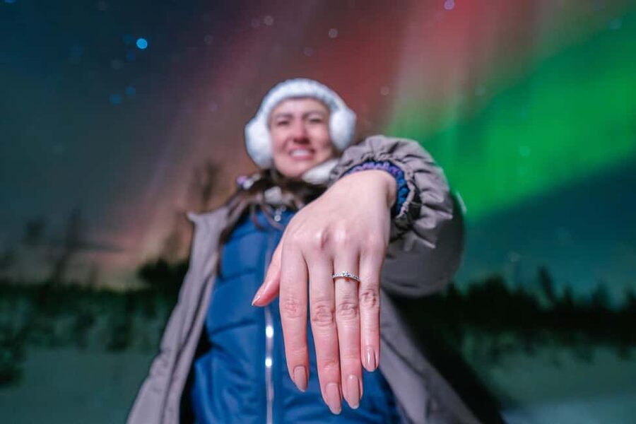 Rovaniemi: Northern Lights Hunting with Photo & Video - The “in-between” phase: photo stop and quick guided context