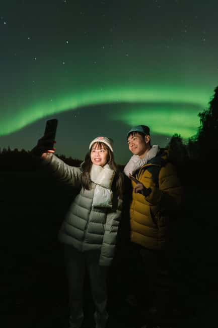 Rovaniemi: Northern Lights Hunting with Photo & Video - Group size, languages, and who this is best for