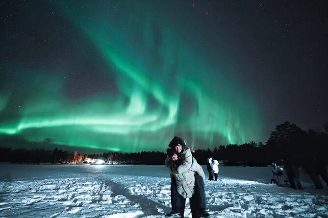 Rovaniemi: Northern Lights Pro Guaranteed - Unlimited Distance - Warm drinks, thermal gear, and the long waiting reality