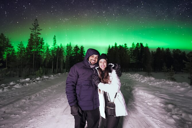 Rovaniemi: Northern Lights Pro Guaranteed - Unlimited (PRIVATE) - Warm breaks in the cold: campfire, hot drinks, cookies, and reindeer
