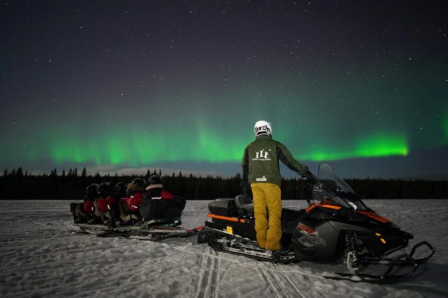 Rovaniemi: Northern Lights Sleigh Ride - The ride itself: comfortable sleigh seats behind a snowmobile
