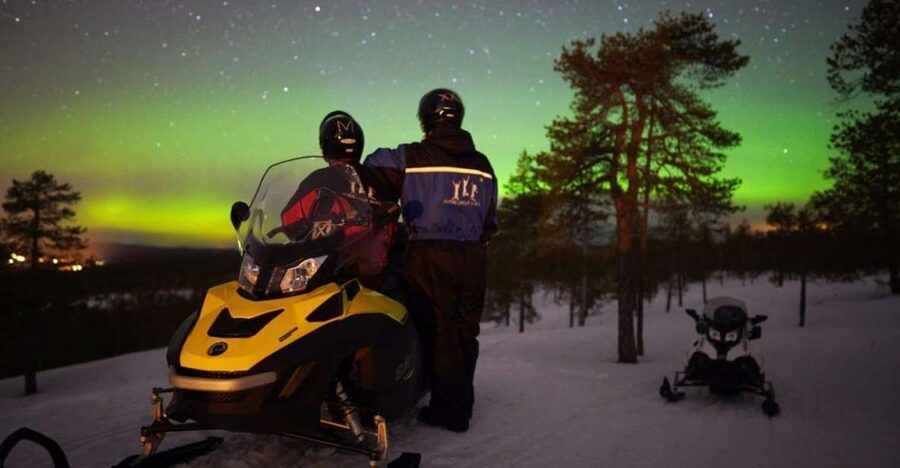 Rovaniemi: Northern Lights Snowmobile Hunt - Gear in hand: staying warm without turning your trip into laundry