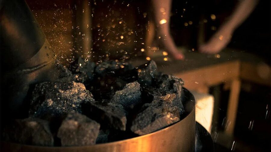 Rovaniemi: Northern Lights Trip with Arctic Sauna & Jacuzzi - The frozen lake moment: how to handle ice swimming safely and confidently
