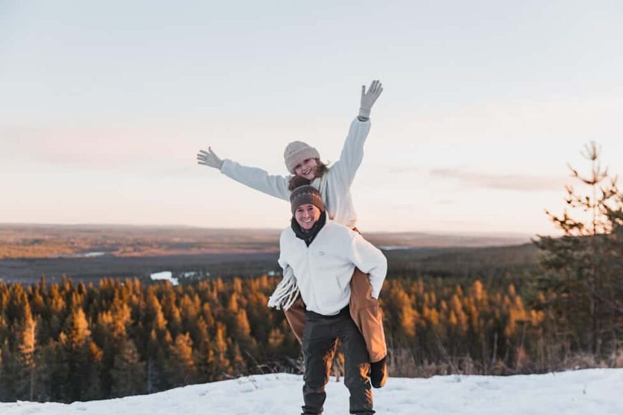 Rovaniemi: Private Photoshoot Experience in Lapland - The 2-hour flow: a relaxed walk plus guided shooting rounds