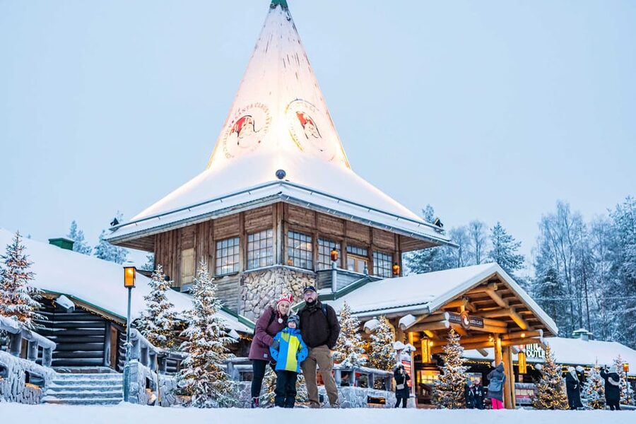 Rovaniemi: Private Pro Photoshoot in Santa Claus Village - Key Points Before You Go