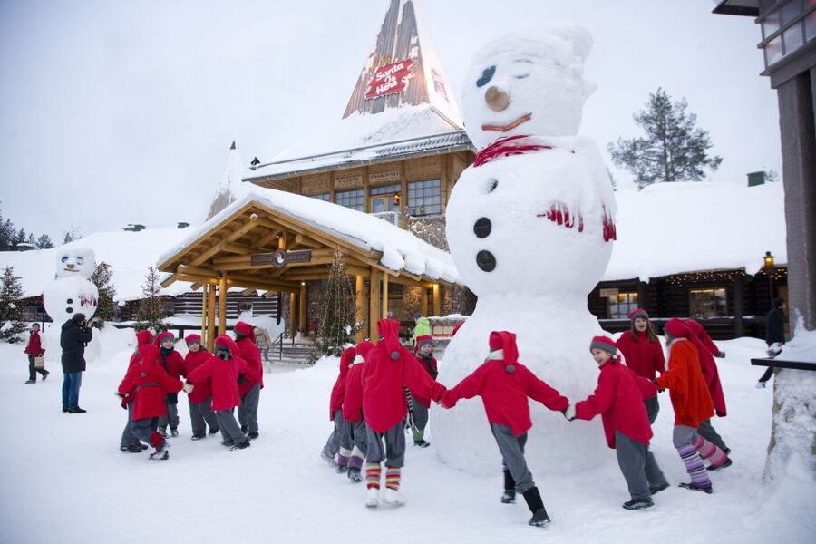 Rovaniemi: Santa Claus Village and Arctic Circle - Buffet lunch in the cold, why it is included