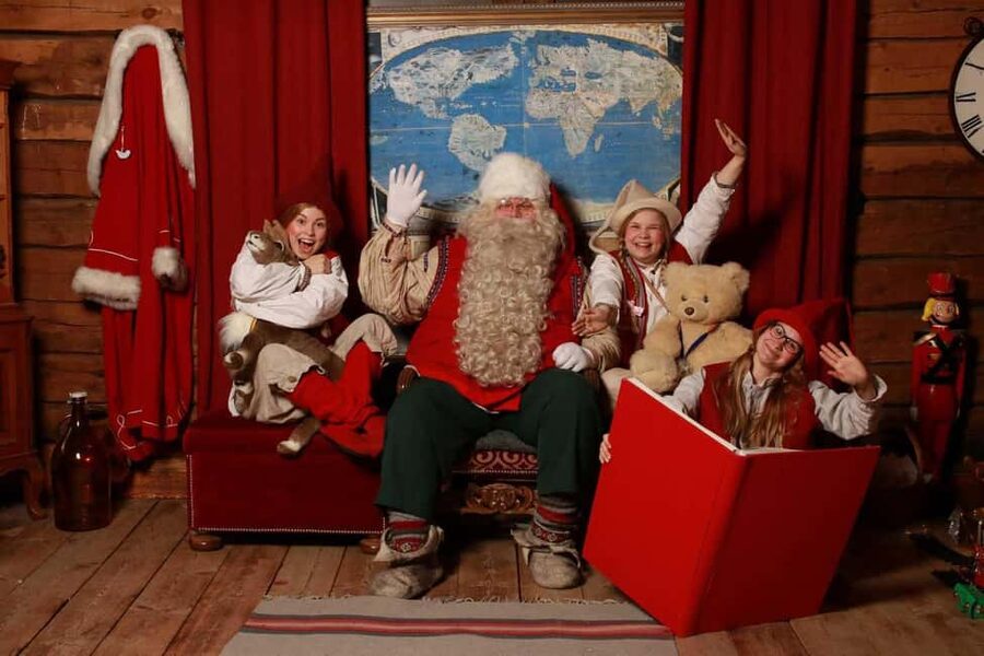 Rovaniemi: Santa Claus Village Guided Tour with pickup - Santa Claus Village with a guide, where the time actually goes