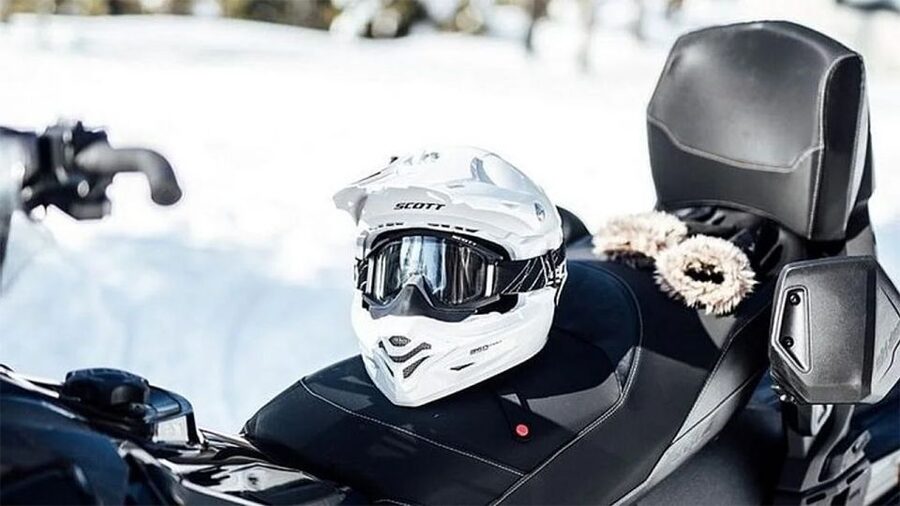 Rovaniemi: Snowmobile Safari Adventure - Twin driving: sharing the snowmobile changes how you experience it