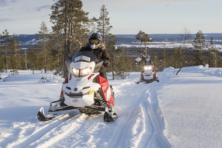 Rovaniemi: Snowmobile Sprint Safari - The one-hour snowmobile safari: Serenity first, then thrill
