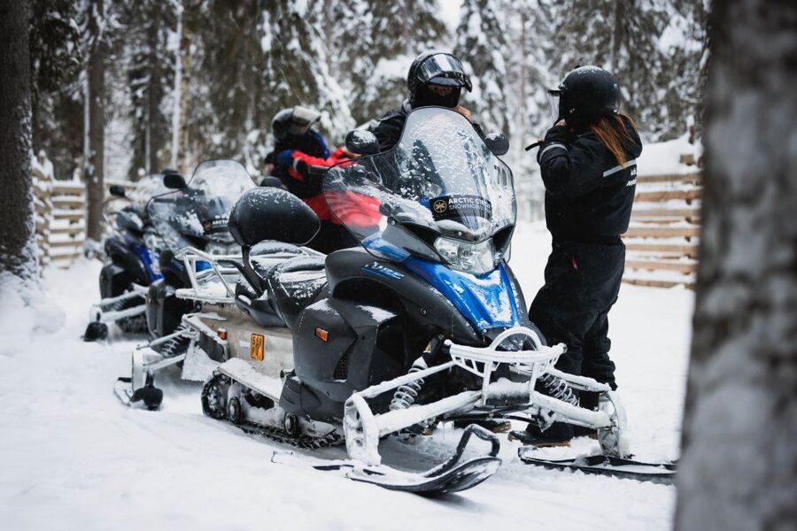 Rovaniemi: Snowmobile Tour and Reindeer Experience - The one-hour snowmobile safari through Arctic Circle forests