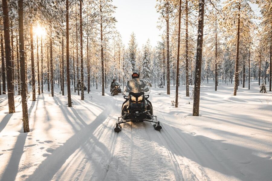 Rovaniemi: Sunrise Electric Snowmobile Tour with Snacks - The Morning Sun Effect: Sunrise, Light, and Photo Time