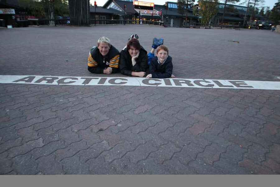 Rovaniemi: Tour to Santa Claus Village with Hotel Transfer - Wander Time and Shopping: Handcrafted Souvenirs and Finnish Design