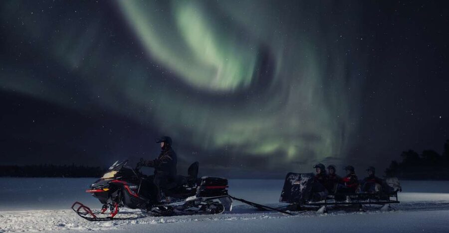 Ruka: Starlight sledging to search for Northern Lights - The warm break at the open fire: where the trip turns cozy