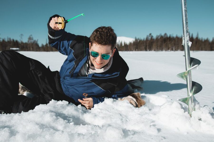 Saariselkä: Arctic Ice Fishing Experience - The Lake Wait: Silence, Hot Drinks, and the Real Catch Question