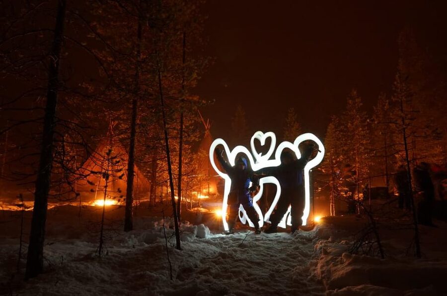 Saariselkä: Aurora Photo Tour by Car with Transfer & Drinks - Aurora hunting with a guide: what you gain beyond the view