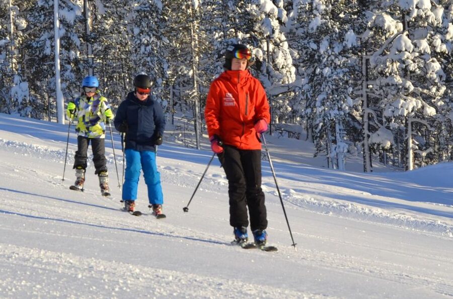 Saariselkä: Easy Ski Day Package - Kaunispää and Iisakkipää: a day with options, not one single run