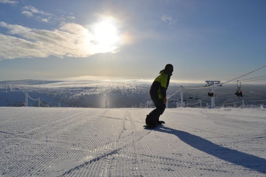 Saariselkä: Easy Snowboard Day Package (11y+) - Saariselkä Turns First-Time Snowboarding Into a Real Day Out