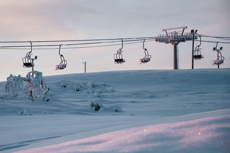 Saariselkä: Easy Snowboard Day Package (11y+) - The 105-Minute Beginner Lesson: Skills That Keep You Safe and Upright