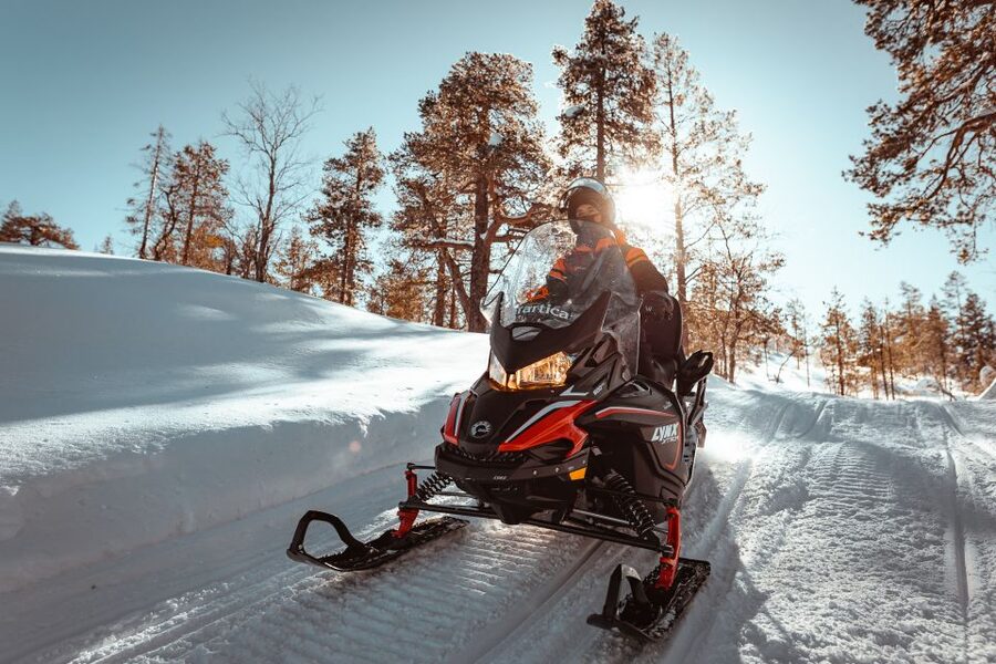 Saariselkä: Full Day Adventure with Snowmobiles - Campfire Soup and Hot Drinks in Frozen Silence