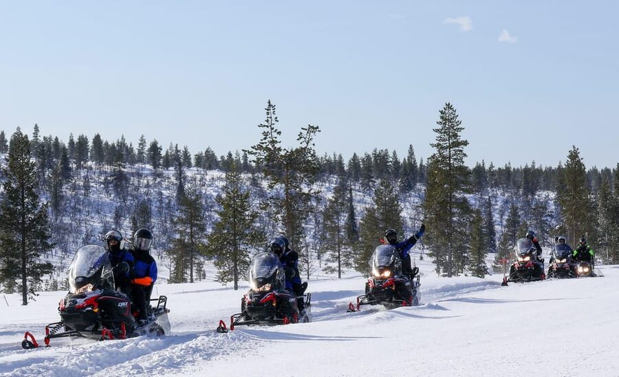 Saariselkä: Ice Fishing Safari by Snowmobile - Snowmobile driving through Lapland: control, confidence, and speed