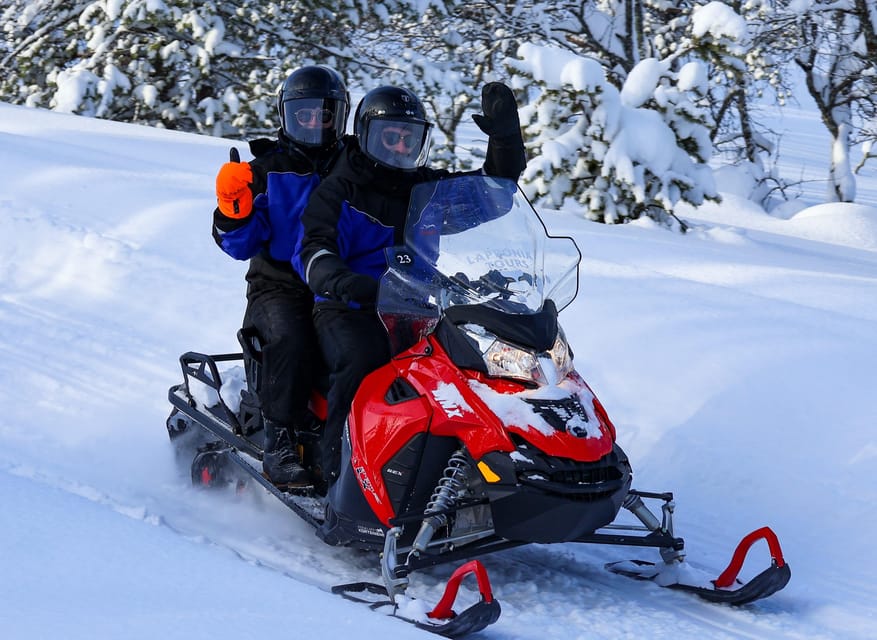 Saariselkä: Ice Fishing Safari by Snowmobile - Campfire picnic lunch on the ice: warm food, real atmosphere