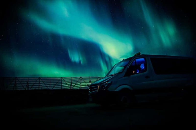 Saariselkä,Kakslauttanen: Aurora Hunting & Photography Tour. - Your 3-hour plan: pickup, photo stop, and guided Aurora hunting