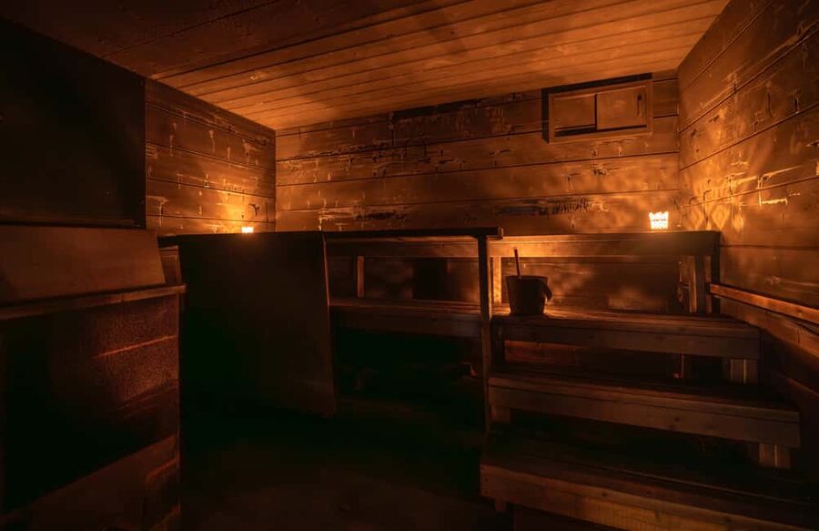 Saariselkä: Kuukkeli Saunaworld (Smoke Sauna) - SaunaWorld in motion: electric saunas, then the Legendary Smoke sauna