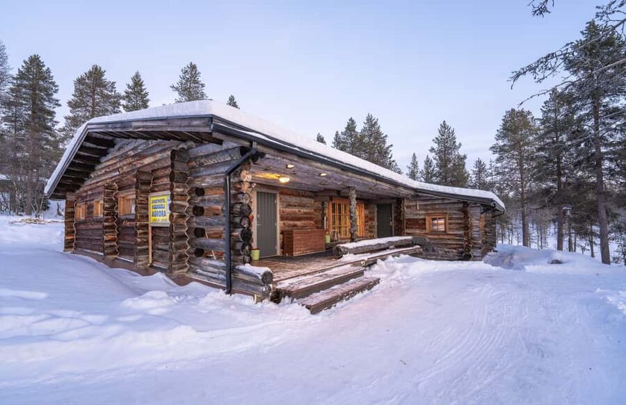 Saariselkä: Kuukkeli Saunaworld (Smoke Sauna) - Cooling for real: cold plunge, warm pool, indoor pool, and fireplace lounge