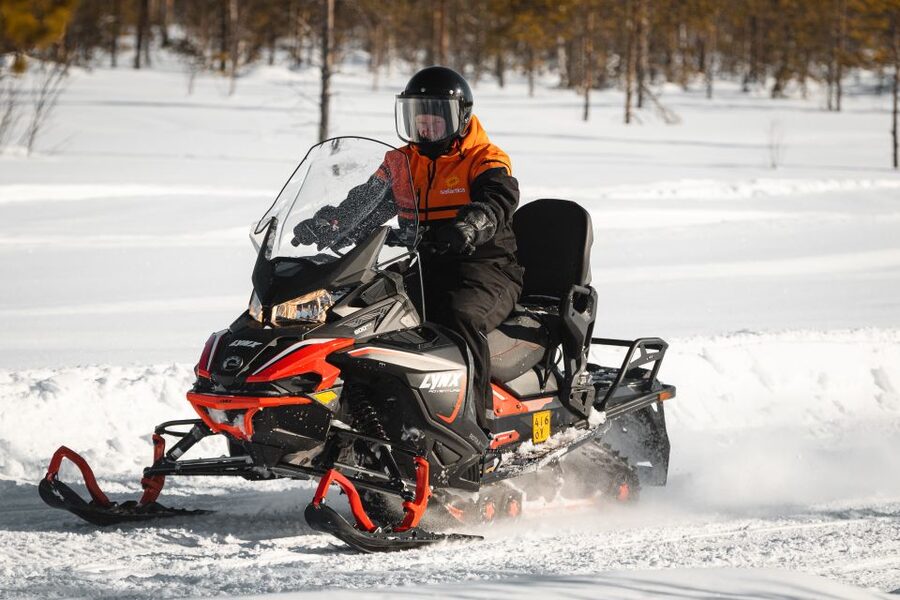 Saariselkä: Snowmobile Adventure for Adults - The 3-hour rhythm: a guided loop with hot drink breaks and photo stops