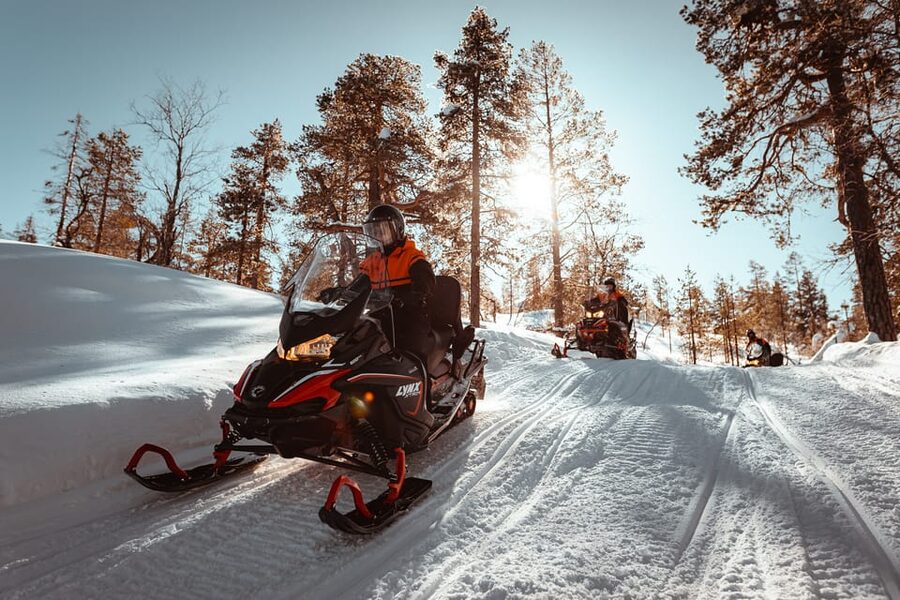 Saariselkä: Snowmobile Ride with Hot Drinks - Training that helps you actually ride: what to listen for in the briefing