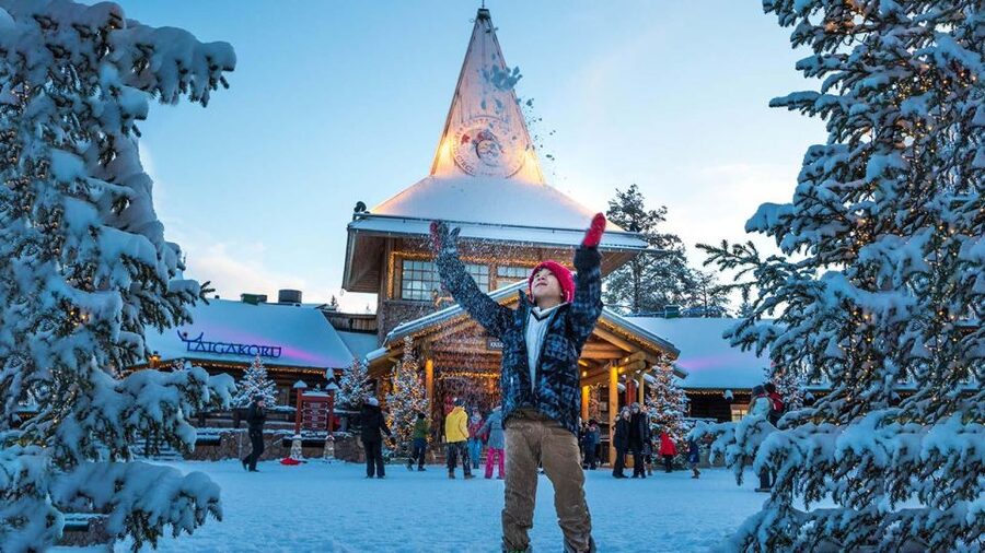 Santa Claus Village Guided Tour & Arctic Circle certificate - Meeting Santa Claus: how to make your wish moment land