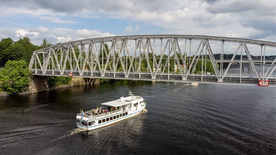 SIGHTSEEING CRUISE AROUND SAVONLINNA - Casino Islands rocky beaches: the best kind of scenery for photos