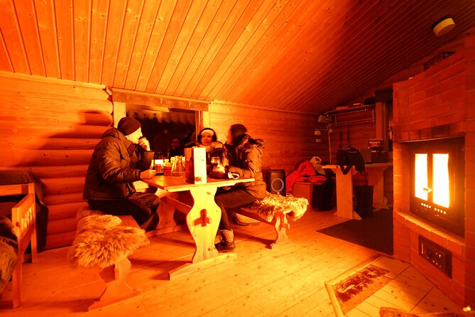 Snowmobile drive experience - Gear and Comfort: Staying Warm, Even When You Stop Moving