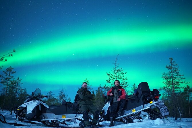 Snowmobile Photography Trip to the Aurora - The evening flow on the snow: photo chase with an aurora focus