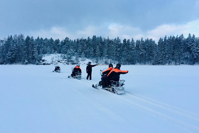 Snowmobile Safari in Helsinki Archipelago with Lunch - Getting to the start: Senate Square, Aleksanterinkatu, and the early timing