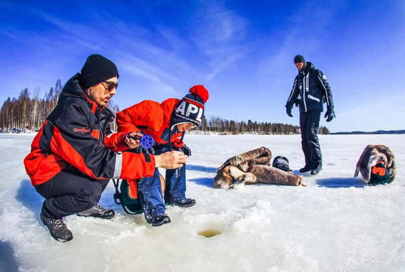 Snowshoe Trip for Ice Fishing in Saariselka - Snowshoes: from animal inspiration to fur trader survival