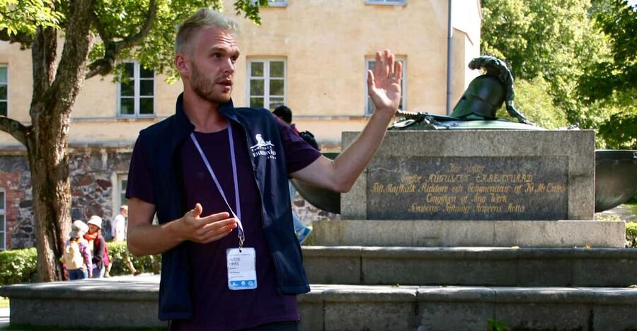 Suomenlinna: Guided Walking Tour with an Authorized Guide - The 1-Hour Route: How the Walk Stays Focused