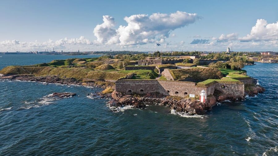 Suomenlinna: Guided Walking Tour with an Authorized Guide - Great Courtyard: The Busy Heart Behind the Walls