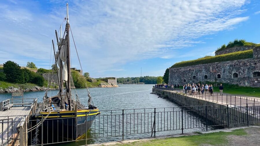 Suomenlinna tour in French with Doro - Key highlights worth your time