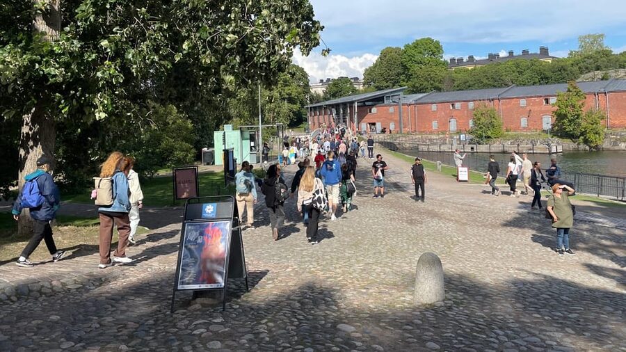 Suomenlinna tour in French with Doro - The 4 km Loop: How the Walk Actually Feels